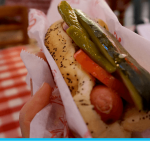 Chicago-Style Hot Dog: mais que um cachorro quente americano
